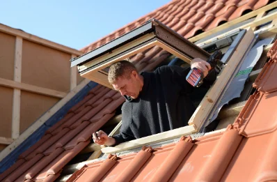 Pose de fenêtres de toit Velux à Volckerinckhove